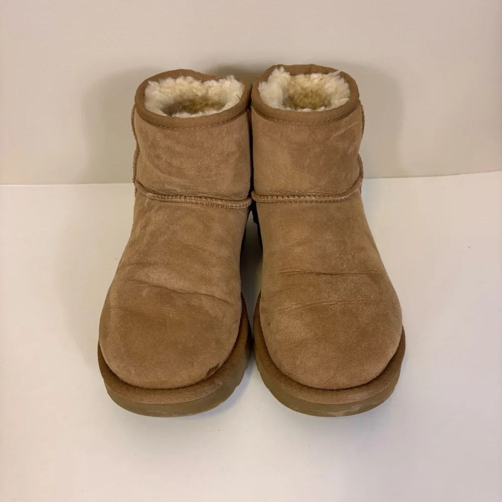 UGG Chestnut‎ Short Classic Winter Fur Lined Boots Women’s 8